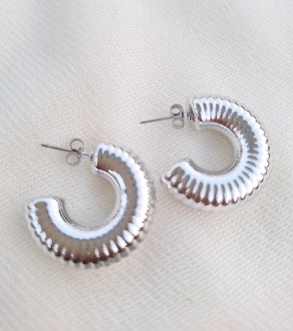 Producto - Aros plateados con relieve