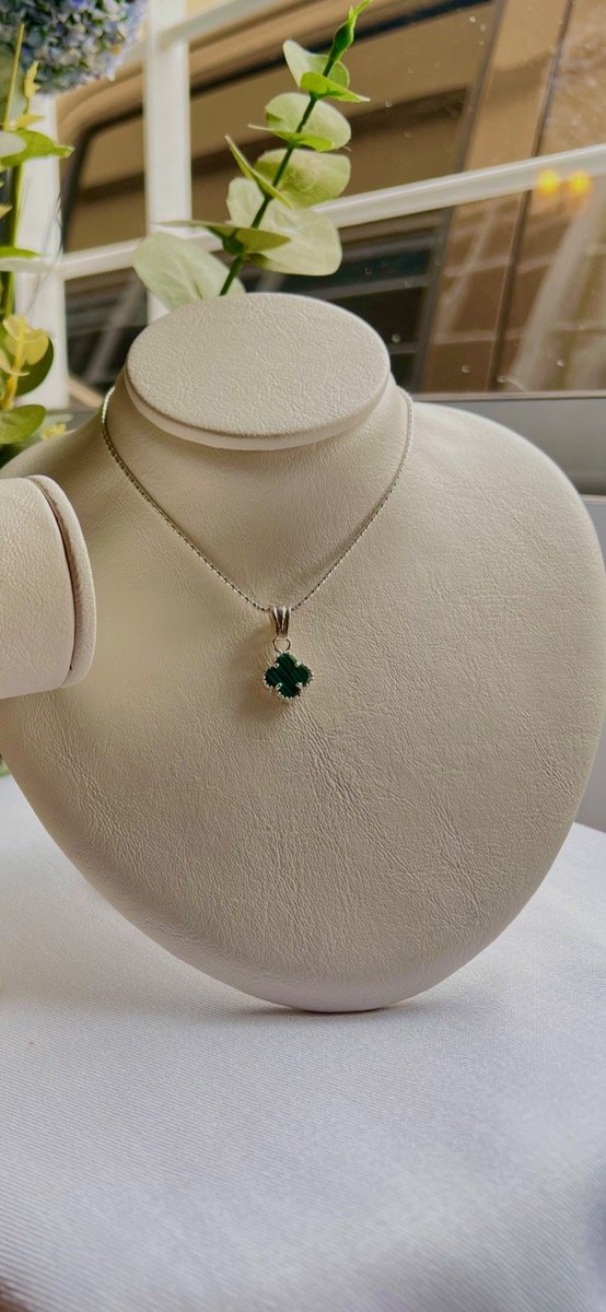Producto - Colgante con dije trébol verde