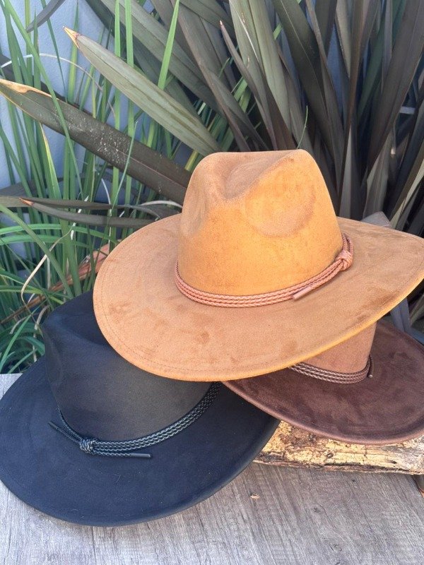 Producto - sombrero de gamuza chocolate