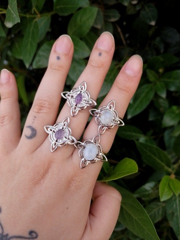 Producto - Anillos Nudo de Bruja con Piedras