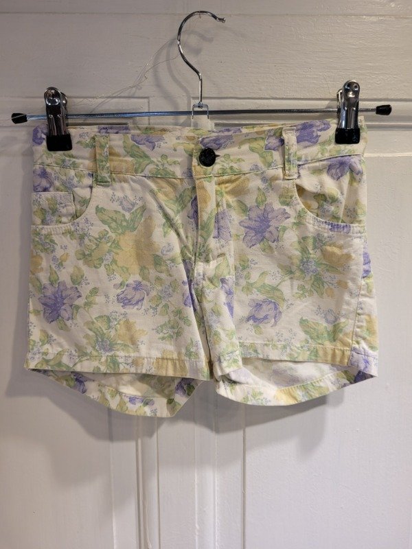 Producto - Short MILO floreado de gabardina Talle 10 años - PRECIO: 7X