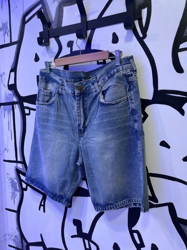 Producto - BERMUDA JEANS MOM DESGASTADA