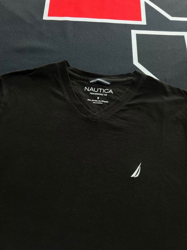 Producto - Remera Nautica negra. Talle S