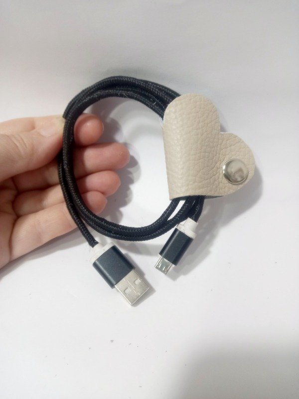 Producto - Corazón organizador de cables Beige