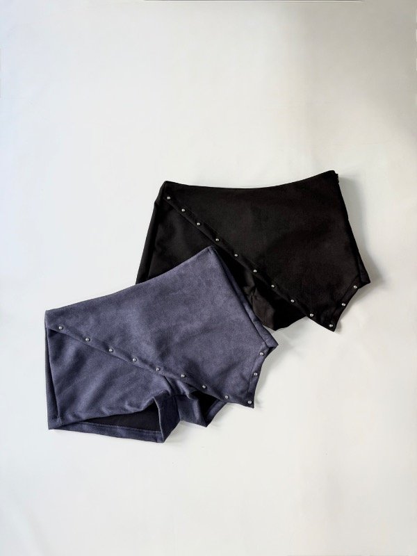 Producto - Short pollera gamuzado c/ tachas