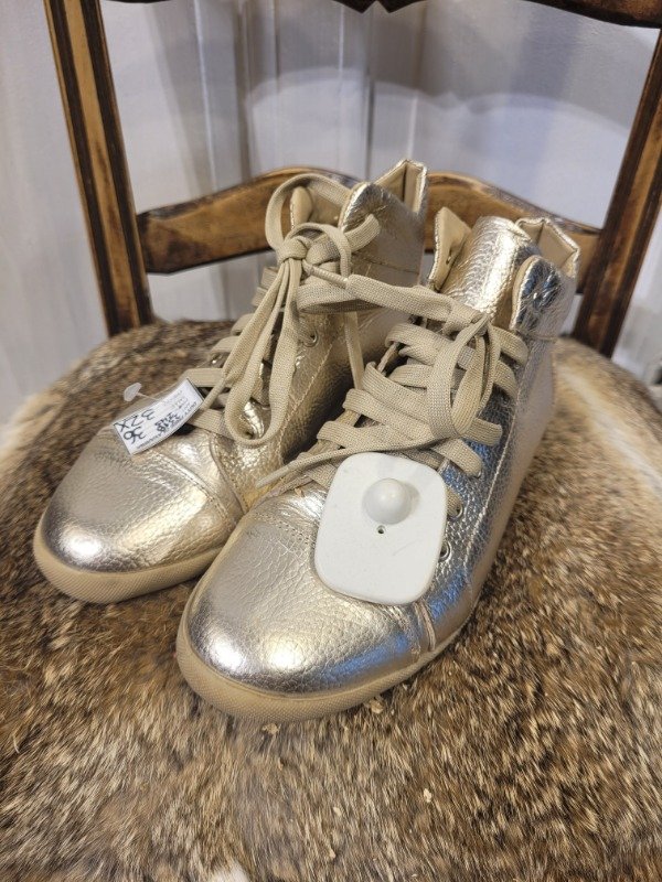 Producto - Zapatillas LAURA CONSTANZA doradas Talle 36 - PRECIO: 32X