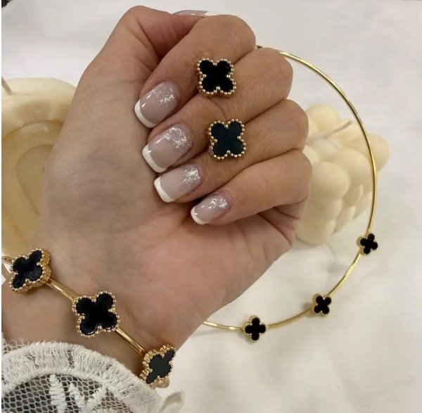 Producto - Set trébol acero dorado - chocker, esclava y aros