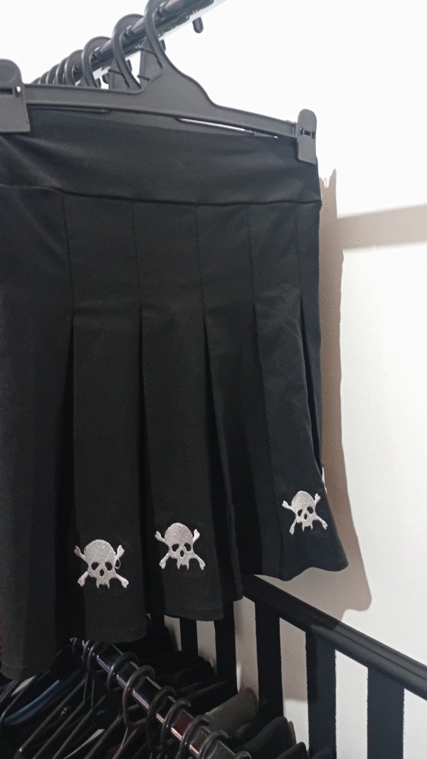 Producto - Pollera calaveritas