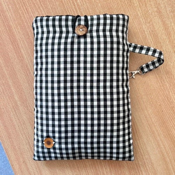 Producto - Funda para libro cuadrillé negra con tira larga