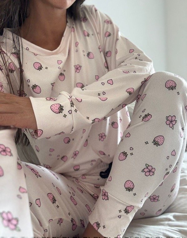 Producto - Pijama Frutillitas y flores