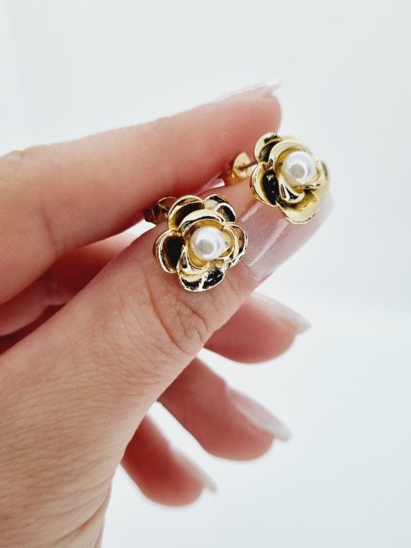 Producto - Aros acero dorado pasante rosa dor centro perla