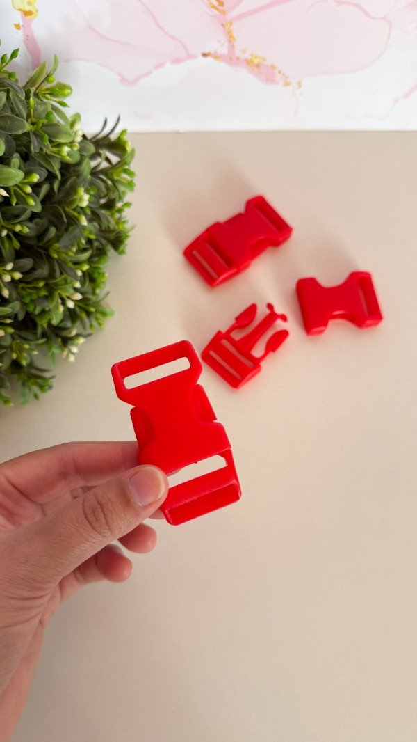 Producto - Broche rojo P-25