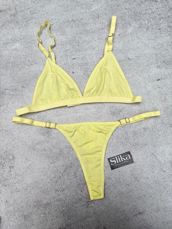Conjunto bralette sin aro de microfibra con colaless regulable amarillo