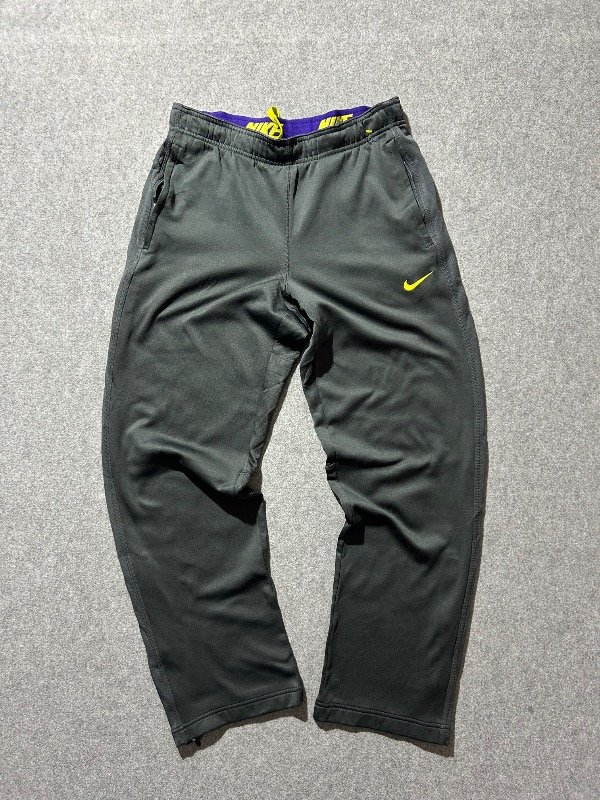 Producto - Joggin Nike,Pipa bordada,Talle S