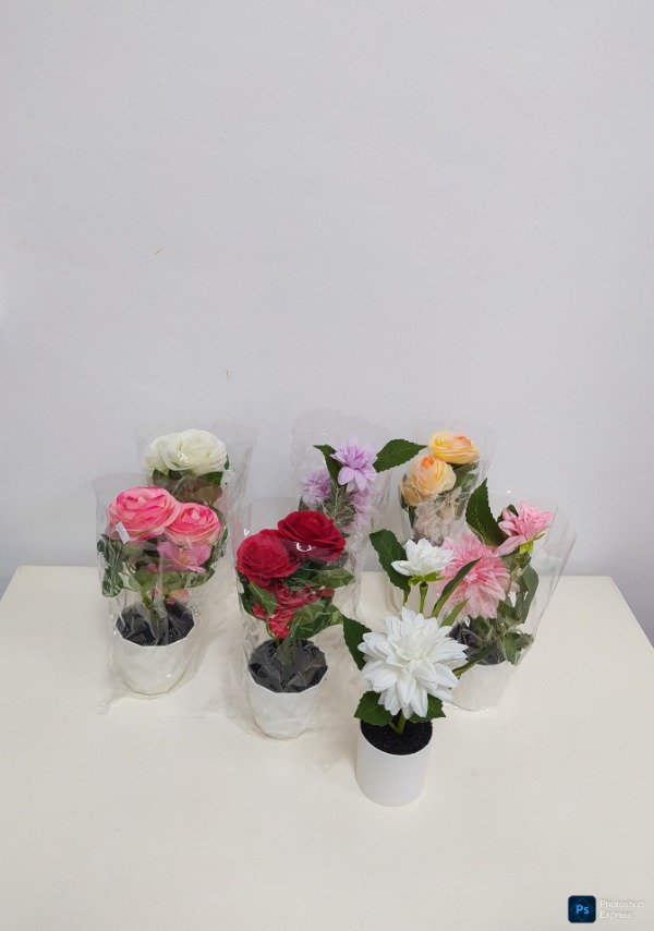 Producto - Maceta con flores decorativas varios diseños