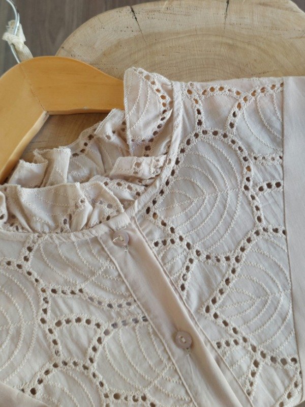 Producto - Camisa broderie beige - AW283