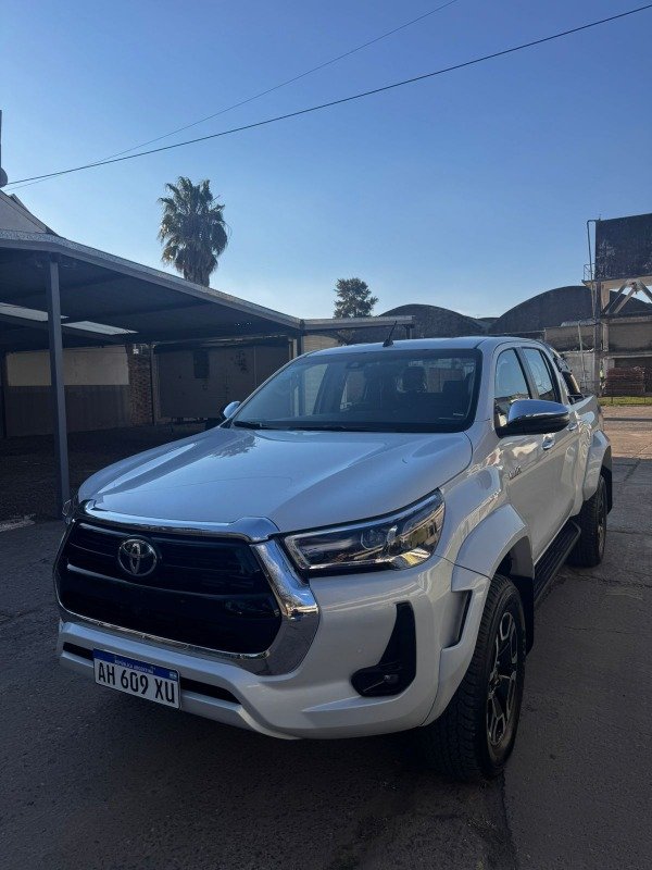 Producto - Toyota Hilux SRX Automática Blanco Perlado 2025