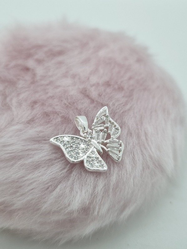 Producto - Dije acero blanco mariposa mitad strass mitad cubic