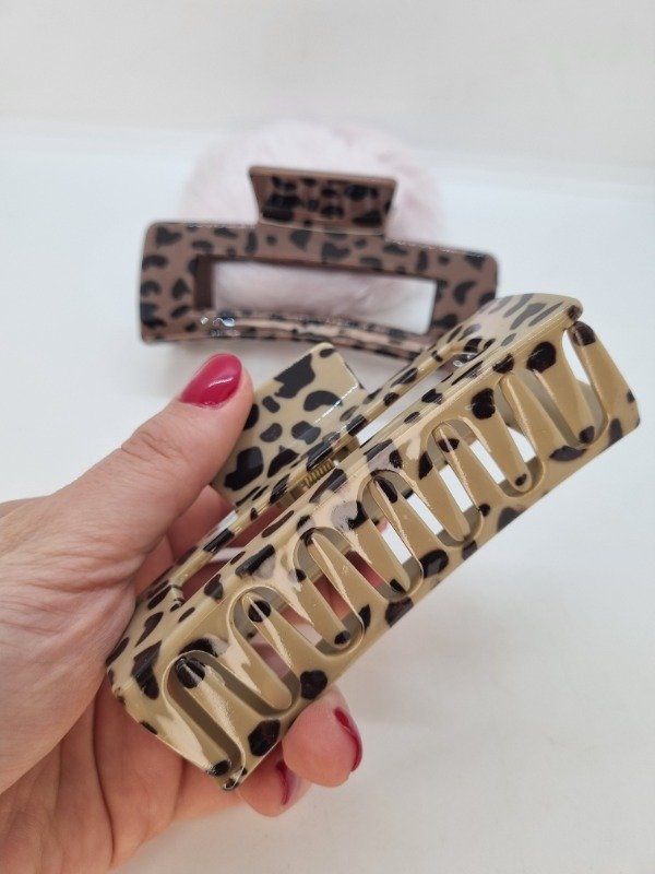 Producto - Briche plastico alargado animal print