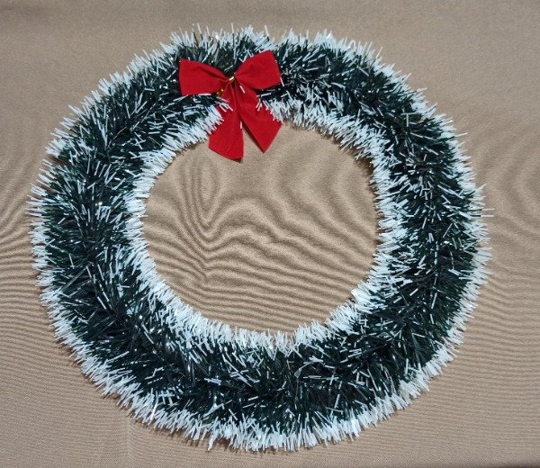 Producto - orona navideña-30cm diam.-pelo verde nevado c/moño