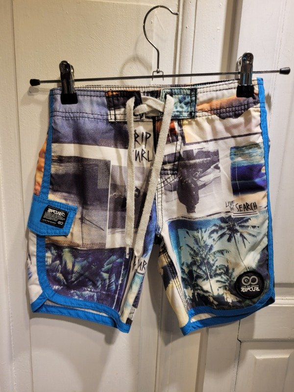Producto - Traje de baño RIP CURL logos playa Talle 6 años - PRECIO: 14X