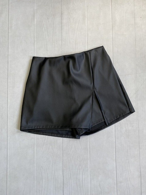 Producto - [4481] Short pollera tajo cuerina