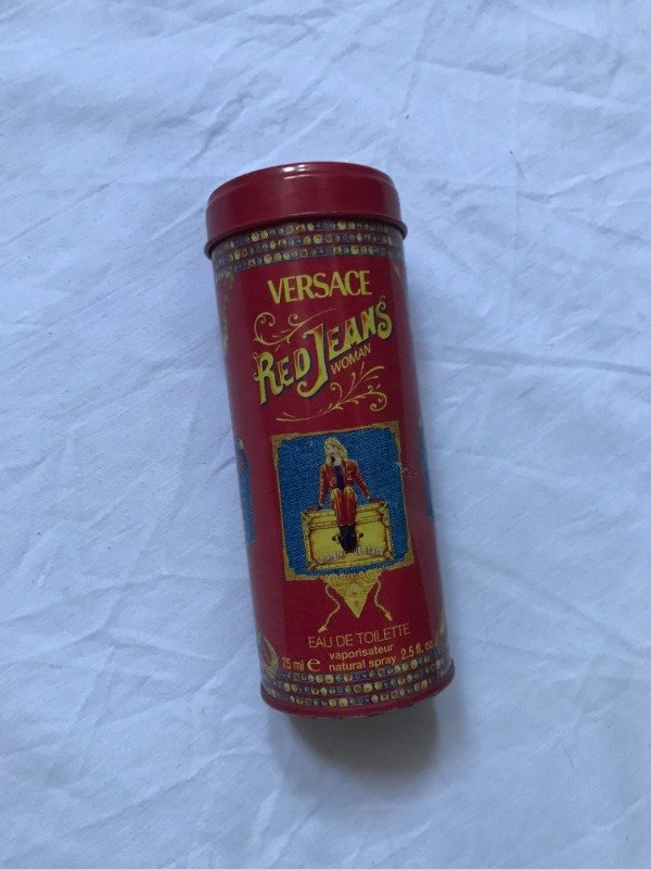 Producto - Versace - Red Jeans perfume metal box.