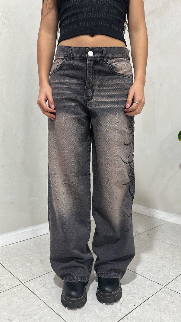 Producto - Jean bordado darkness