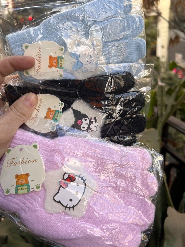 Producto - 3 pares de guantes kity kuromi y nube