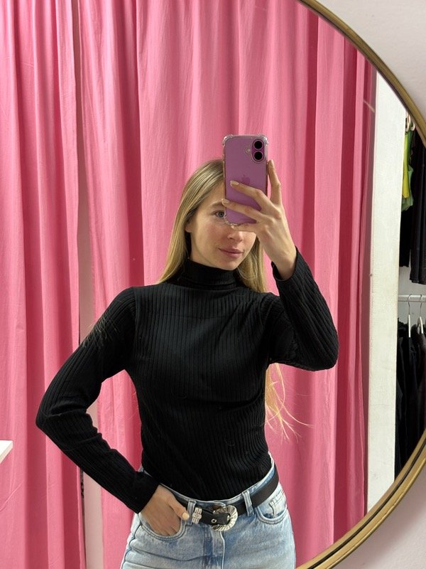 Producto - Polera térmica negraaa