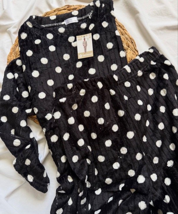 Producto - Piyama lunares