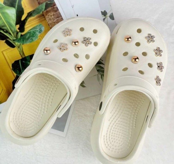 Producto - Pins para crocs florcitas x12