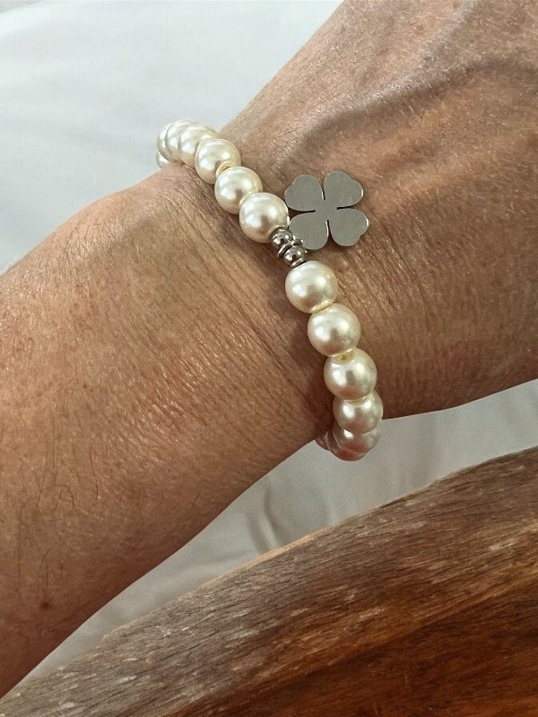 Producto - Pulsera elástica dije acero quirúrgico trébol