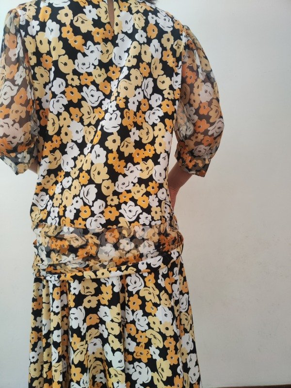 Vestido flores amarillas, blancas y negras negro — imagen 6