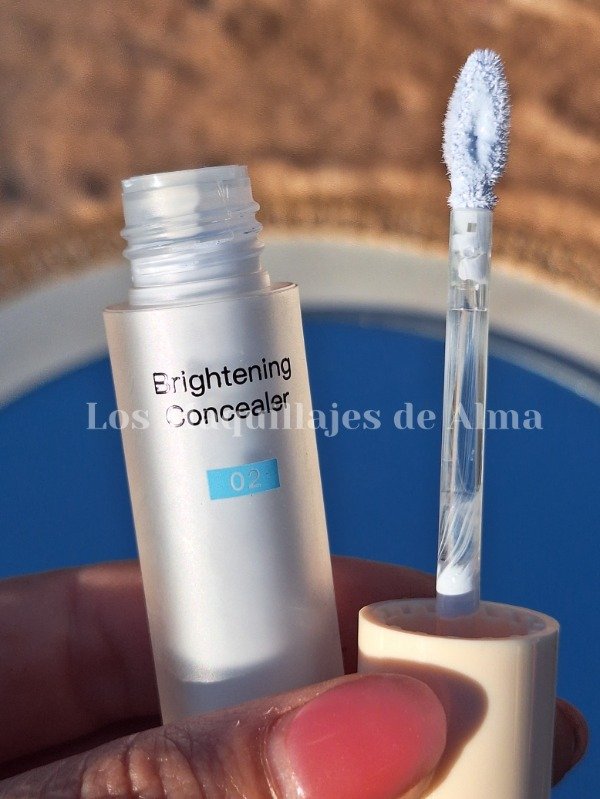 Producto - Corrector de ojeras GEGE BEAR #02 celeste (cubre manchas y pecas)