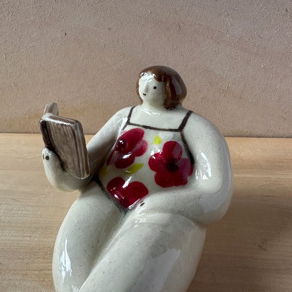 Producto - More (lectora sentada)