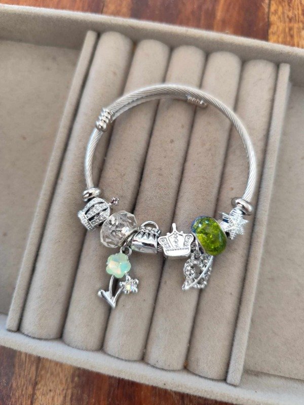 Producto - Pulsera Pandora flor verde.