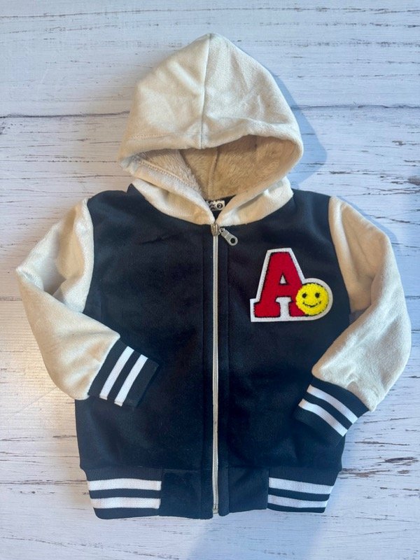 Producto - Bomber  universitaria plush con piel Negra