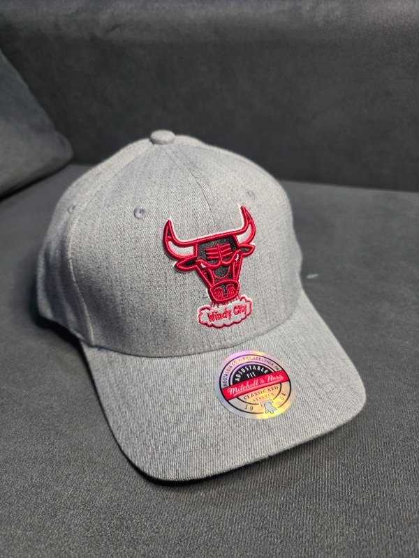 Producto - Chicago Bulls Windy City Grey Mitchell And Ness Stretch-Fit
