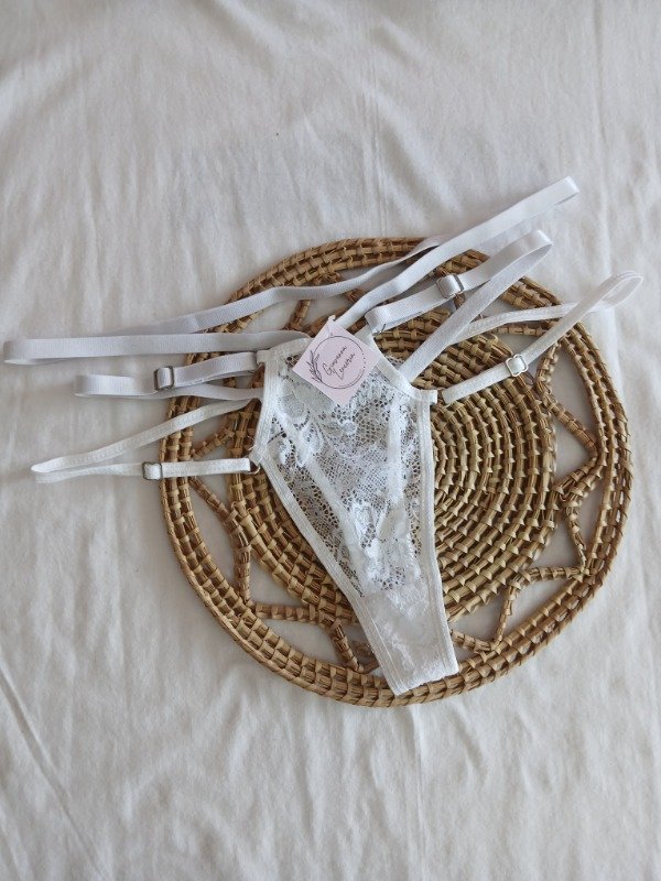 Producto - Less triple tira encaje blanca