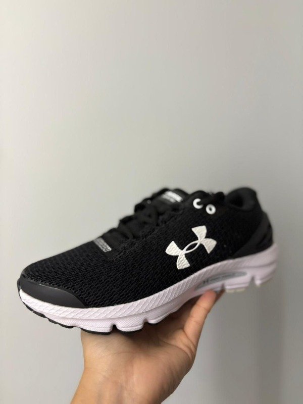 Producto - Zapatilla Under Armour Clasica