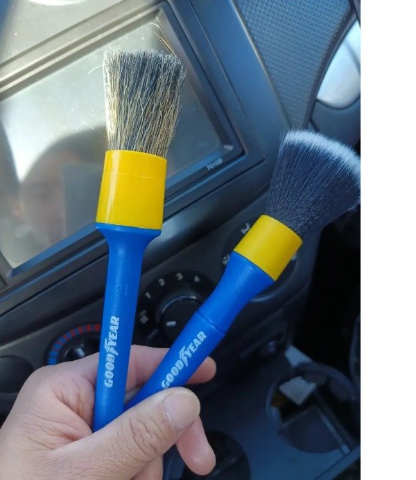 Producto - KIT X 2 BROCHAS PINCELES GOODYEAR DETAILING INTERIOR Y EXTERIOR