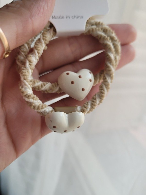 Producto - Par de chulos con dije de corazón natural con puntitos