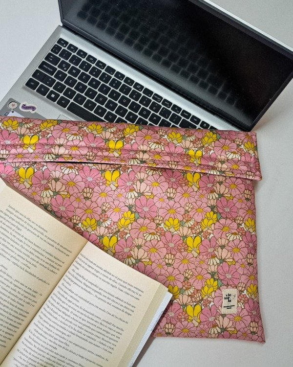 Producto - Funda para notebook Pink flowers IMPERMEABLE