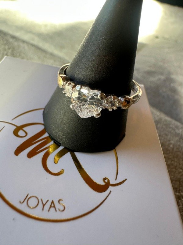 Producto - Anillo corazón blanco