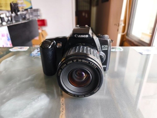 Producto - CAMARA CANON DE FILM EOS 3000 CON LENTE - 1