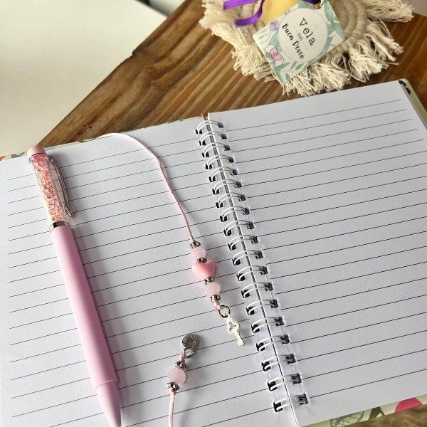 Producto - Kit secretos y sueños. Diario íntimo, lapicera con stickers y señalador.