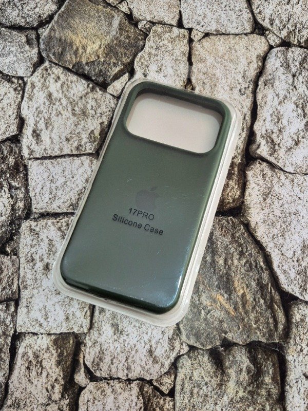 Producto - Funda silicone case con logo Iphone 17 Pro verde oscuro