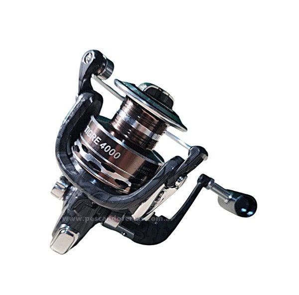Producto - Reel Frontal Safari Tigre 4000 4 Rulemanes Carrete Aluminio Freno 8Kg Camuflado