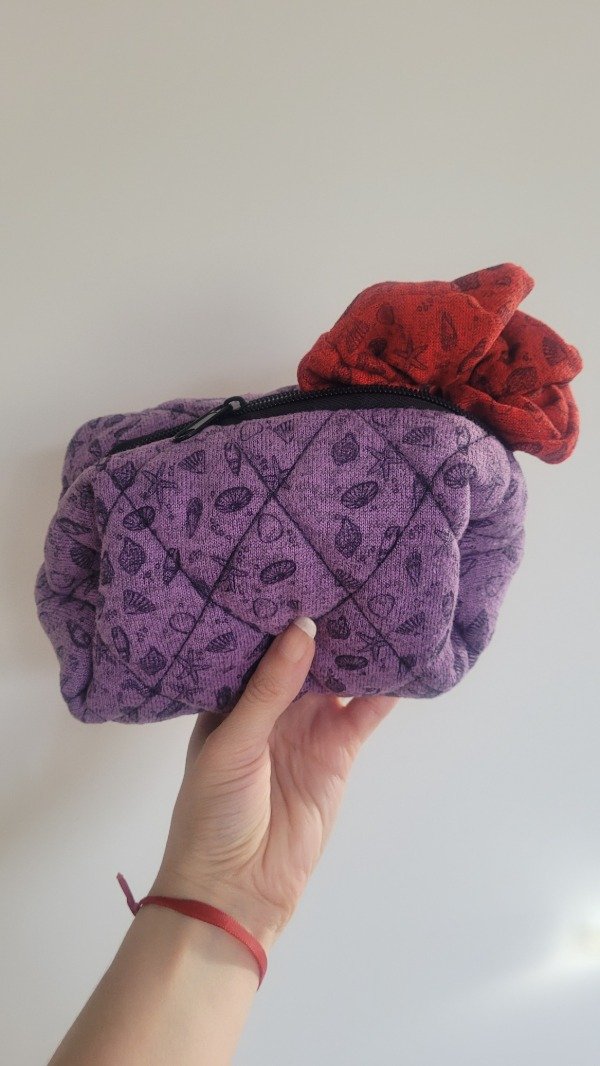 Producto - Combo: neceser y scrunchie